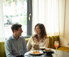 A couple dines in New Orleans.